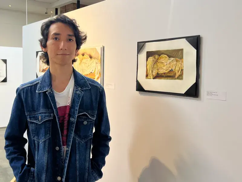 Estudiantes de Artes Visuales exploraron la memoria en la exposición 'Huellas entre lápiz y agua'
