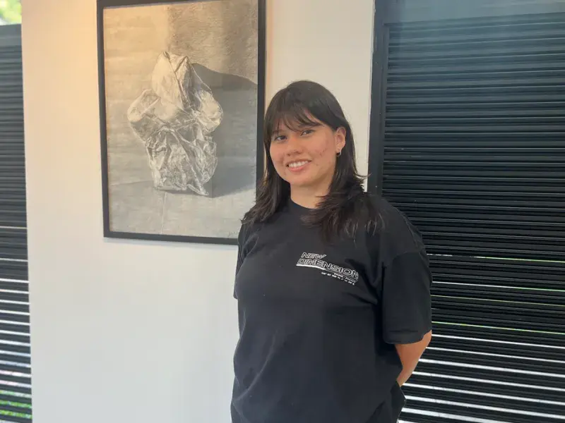 Estudiantes de Artes Visuales exploraron la memoria en la exposición 'Huellas entre lápiz y agua'