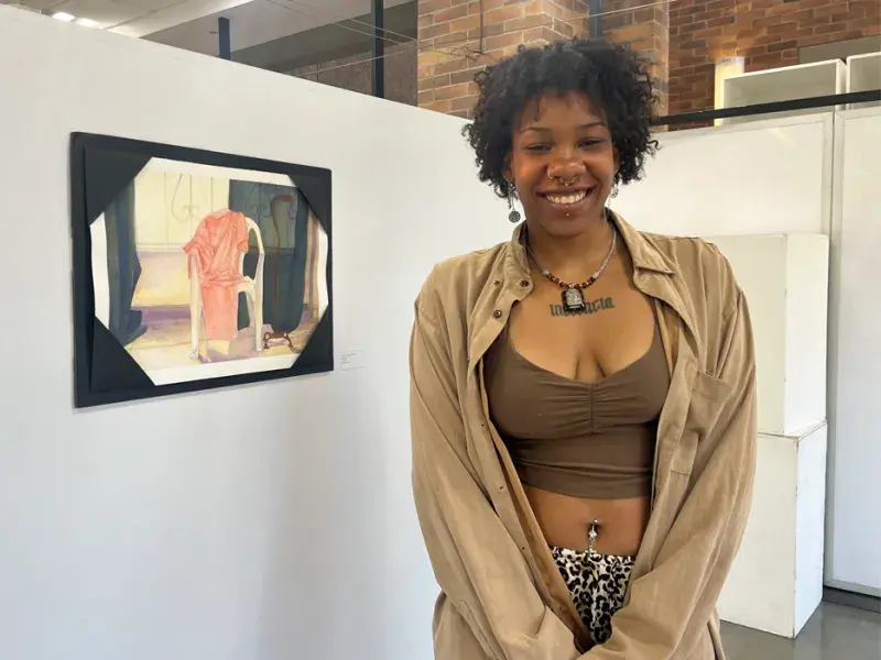 Estudiantes de Artes Visuales exploraron la memoria en la exposición 'Huellas entre lápiz y agua'