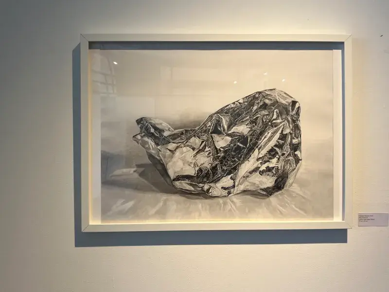 Estudiantes de Artes Visuales exploraron la memoria en la exposición 'Huellas entre lápiz y agua'