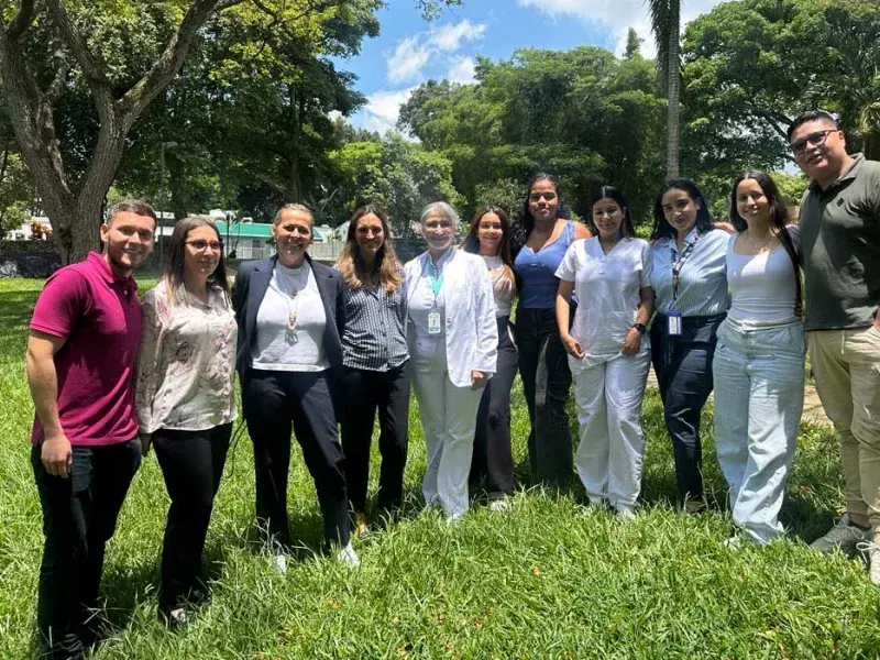 Egresados del programa de Enfermería podrán hacer prácticas y másteren España gracias a convenio con Quirónsalud