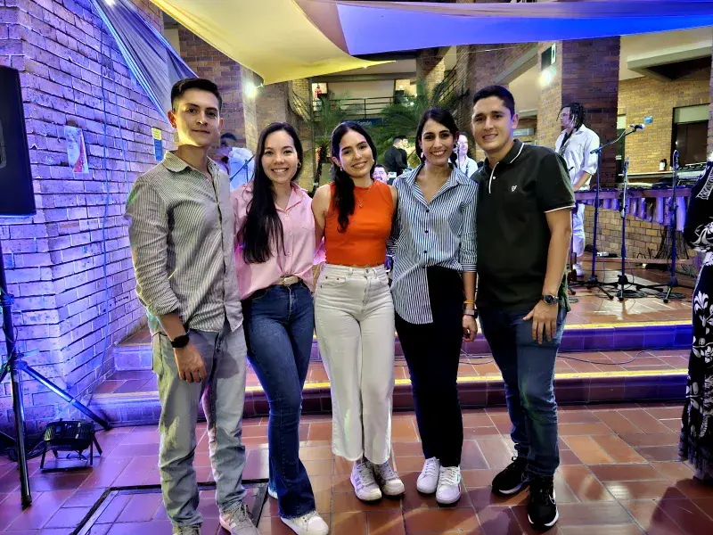 Emotivo encuentro de egresados